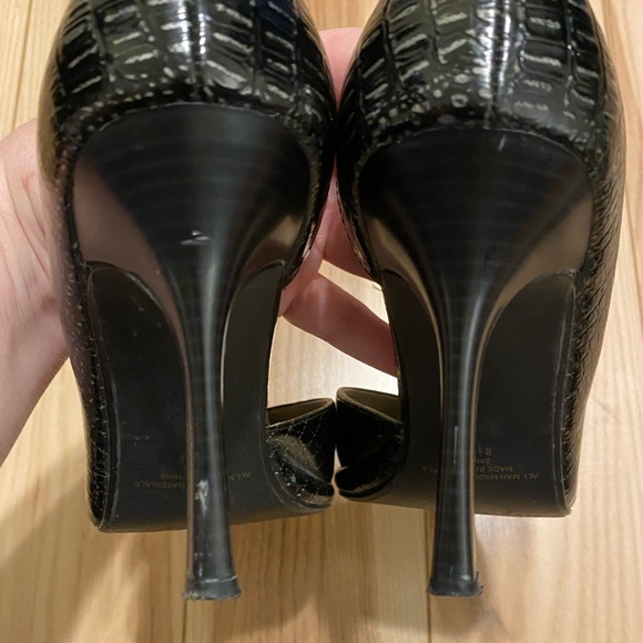 Diba Pointed Toe Heels - Color is called Black Lizard - Size 8.5 - Picture 3 of 3